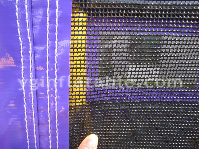 Maison gonflable violette avec toboggan aquatiqueGB495