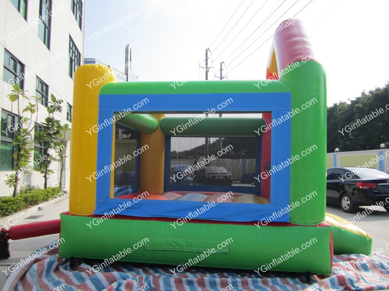 Maison gonflable avec piscine à ballesGB506