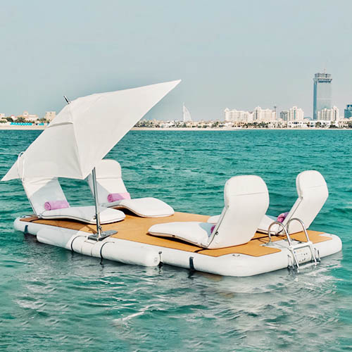 Plateforme flottante gonflable avec chaise