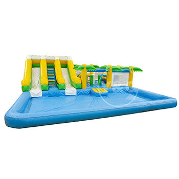 Joli toboggan aquatique gonflable avec piscine